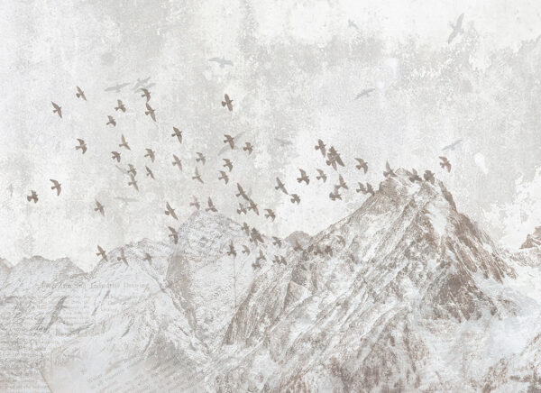 Exklusive Tapete mit Vögeln, die über die Berge fliegen, auf einer schäbigen beigen Textur.