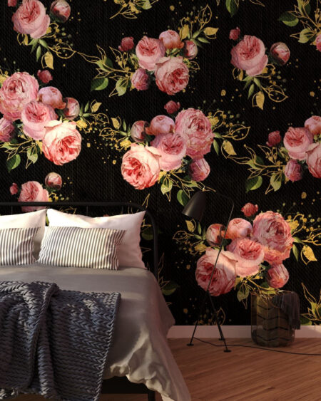 Tapete Muster mit kleinen hellrosa Rosen und goldenen Blättern im Schlafzimmer