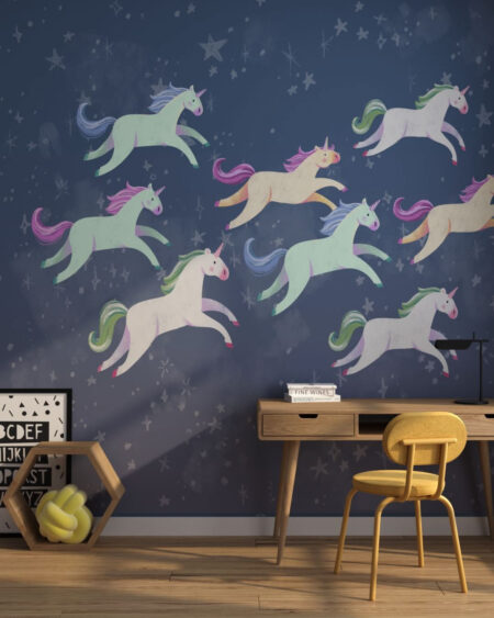 Fototapete mit bunten laufenden Einhörnern auf Sternenhintergrund für ein Kinderzimmer