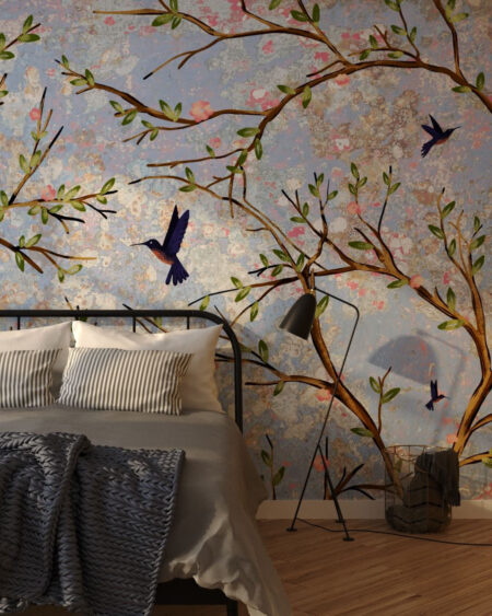 Fresken Tapete mit blühenden Pflanzen und fliegenden lila Kolibris für das Schlafzimmer