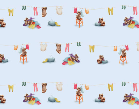 Kindertapete mit kleinen Waschbären Tiere, die Dinge waschen und aufhängen auf hellblauem Hintergrund
