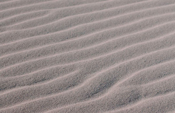 Fototapete mit hochwertiger Sanddünen Struktur in Grautönen