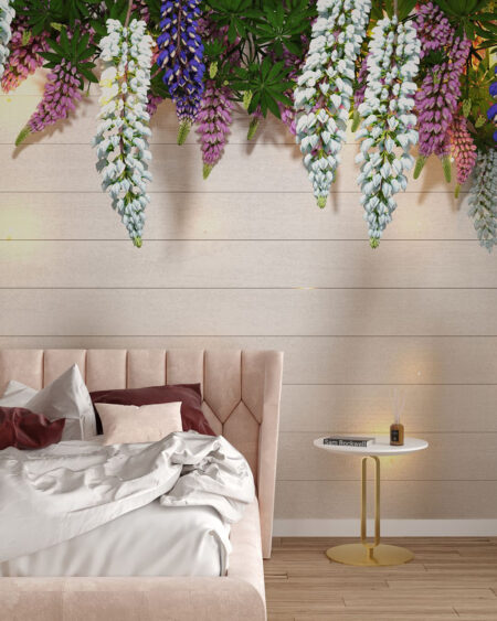 Fototapete mit blühenden Lupinen auf der Textur von weißem Holz für das Schlafzimmer
