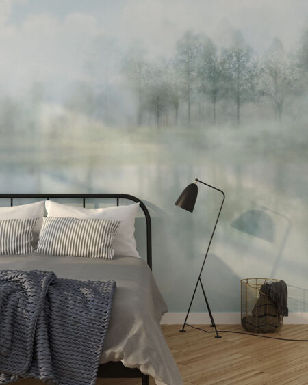 Fototapete mit einer nebligen Landschaft aus Bäumen und deren Spiegelung im Fluss für das Schlafzimmer