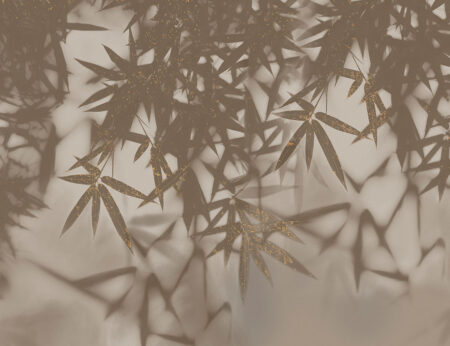 Fototapete mit tropischen Blättern und goldenen Flecken auf unscharfem Hintergrund in Beigetönen