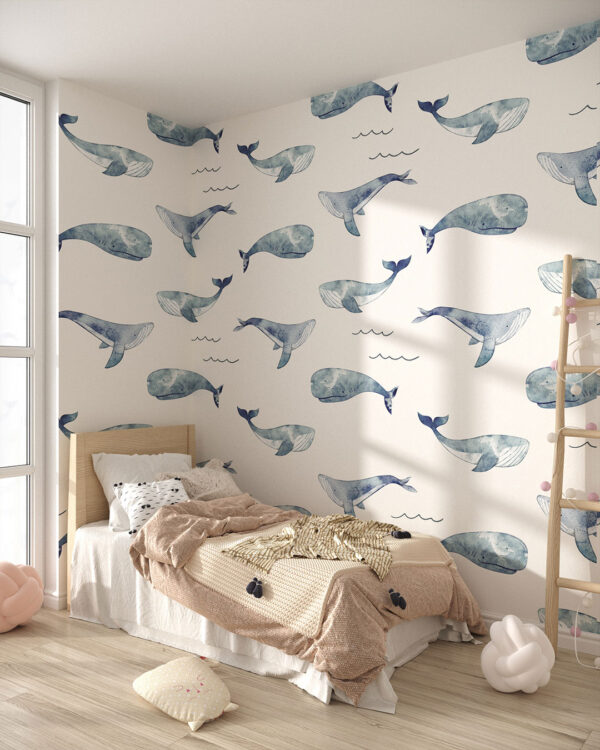 Fototapete mit gemalten Wale in Blautönen und Wellen Muster fürs Kinderzimmer