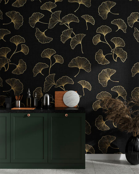 Fototapete mit goldenen Blättern von Ginkgo Biloba Muster auf schwarzem strukturiertem Hintergrund für die Küche