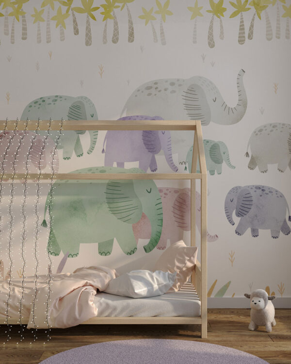 Kindertapete mit bunten Elefanten auf hellbeigem Hintergrund mit Palmen und Pflanzen fürs Kinderzimmer