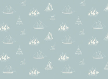 Tapete mit weißen Skizzen verschiedener Segelschiffe Muster auf graublauem Hintergrund