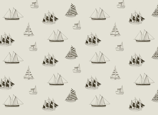 Tapete mit schwarzen Skizzen verschiedener Segelschiffe Muster auf grau-beigem Hintergrund