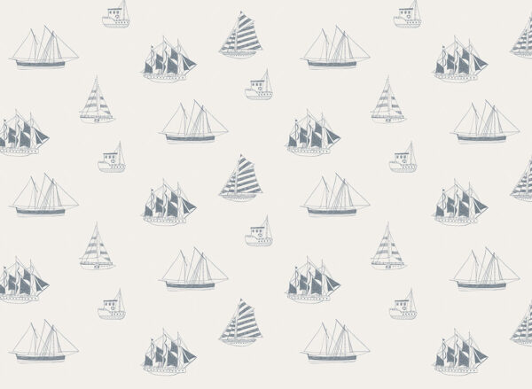 Tapete mit blauen Skizzen verschiedener Segelschiffe Muster auf hellbeigem Hintergrund