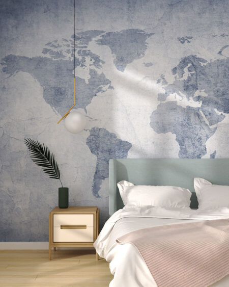 Fototapete Weltkarte Vintage in dunkelblauen Tönen auf einem hellblauen strukturierten Wandhintergrund für das Schlafzimmer