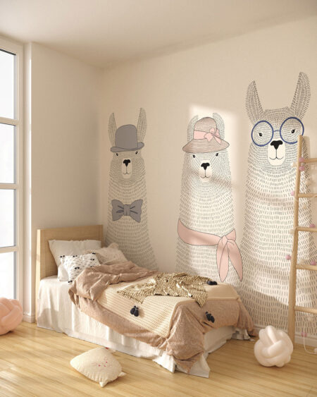 Kindertapete mit drei intelligenten Lamas auf hellbeigem Hintergrund für das Kinderzimmer