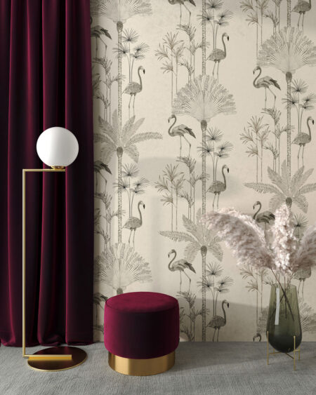 Fototapete mit grauen Gravuren von Palmen und Flamingos Muster auf strukturiertem beigem Hintergrund fürs Wohnzimmer