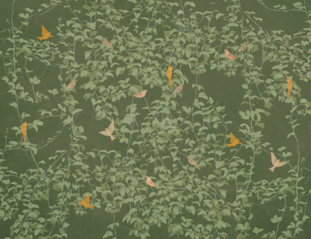 Botanische Fototapete im Chinoiserie-Stil mit bunten Vögeln auf grünem Hintergrund